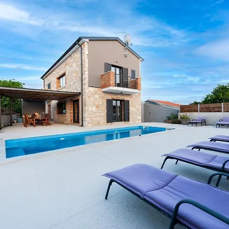 Holiday home Mit Privatpool Fuer 8 Personen Ca 200 Qm In Rovinj, Istrien Istrische Riviera Rovinj