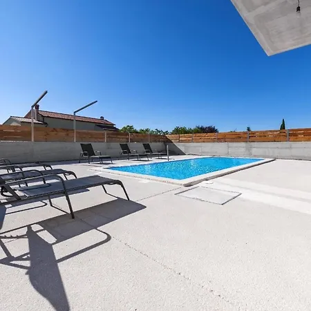 Mit Privatpool Fuer 8 Personen Ca 200 Qm In Rovinj, Istrien Istrische Riviera Holiday home Rovinj