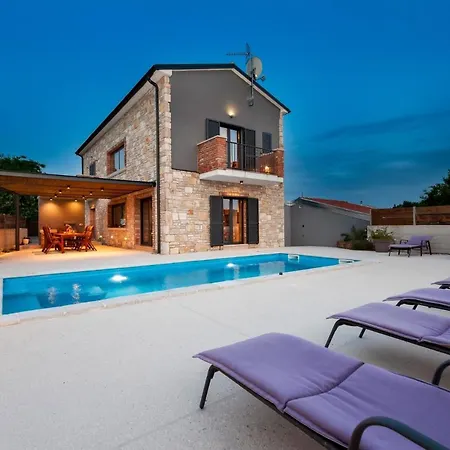 Mit Privatpool Fuer 8 Personen Ca 200 Qm In Rovinj, Istrien Istrische Riviera