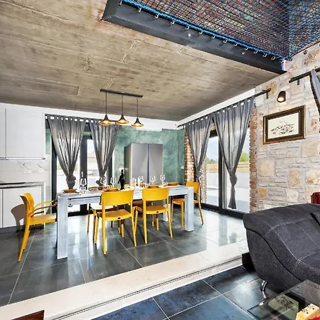 Holiday home Mit Privatpool Fuer 8 Personen Ca 200 Qm In Rovinj, Istrien Istrische Riviera