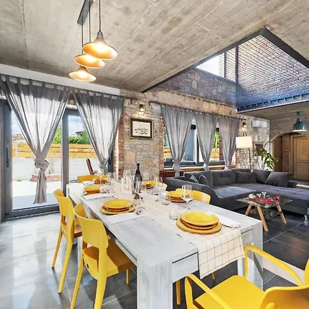 Mit Privatpool Fuer 8 Personen Ca 200 Qm In Rovinj, Istrien Istrische Riviera * Rovinj